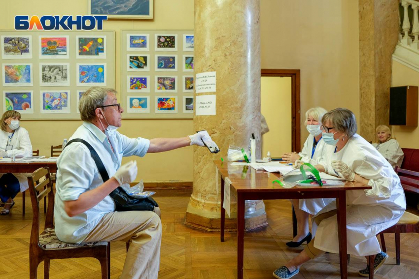 Членам волгоградских избиркомов доплатят 5530 рублей за голосование по одобрению изменений в Конституцию