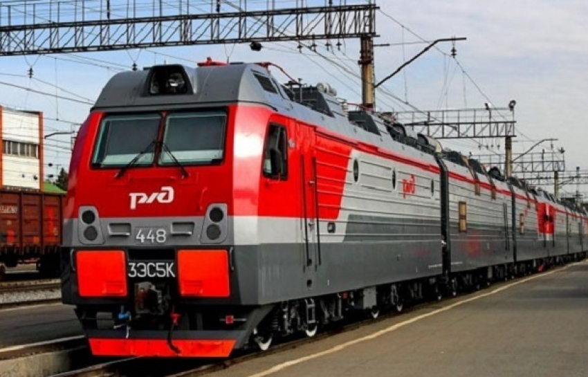 Водитель иномарки врезался в поезд Анапа-Ульяновск под Волгоградом