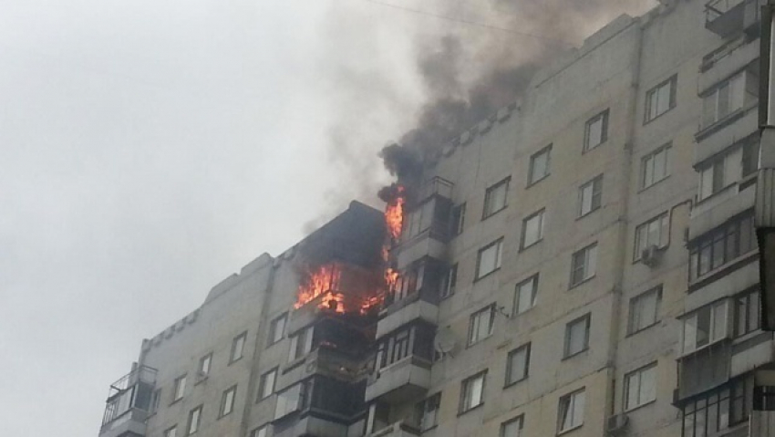 В Волжском при пожаре эвакуировали 20 человек