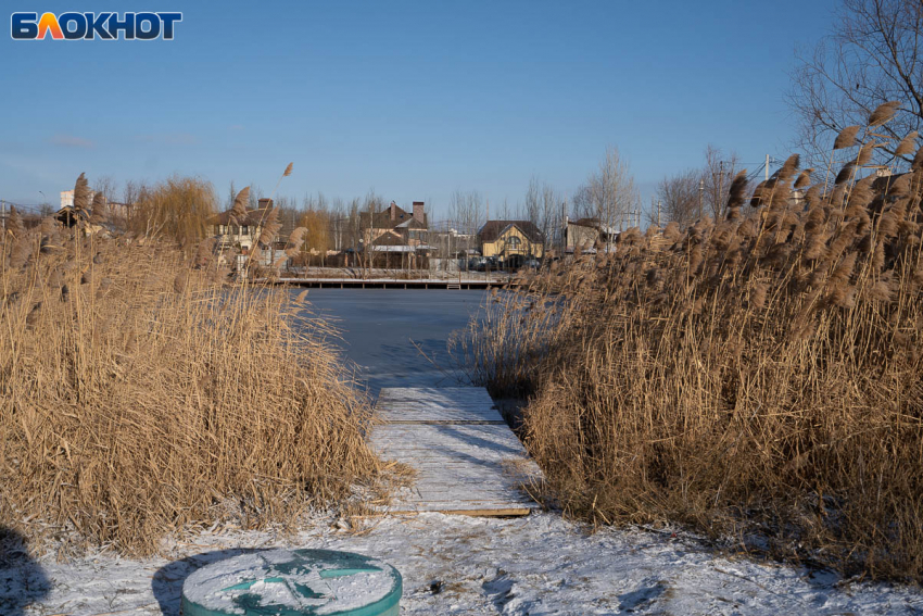 «Одна из них провалилась»: волгоградцы заметили компанию детей на тонком льду