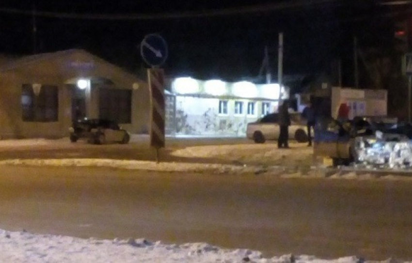 В ночном ДТП в центре Волгограда пострадала 21-летняя девушка