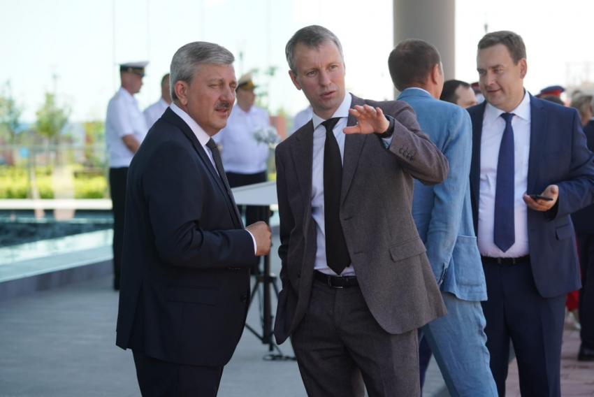 Вип-волгоградцы готовятся к встрече с Медведевым на набережной 