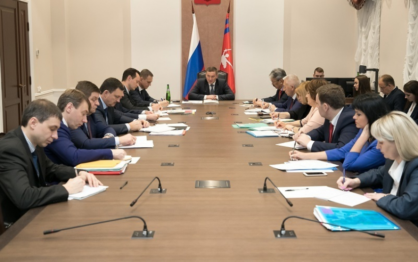 После общения с Медведевым Андрей Бочаров поручил сформировать в своей администрации 12 команд