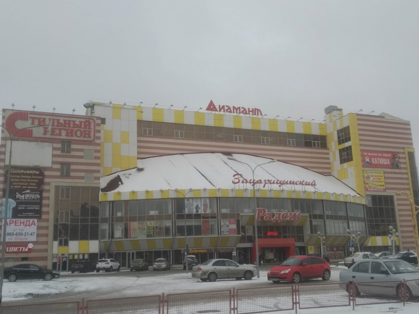 Крупный торговый центр в Волгограде продают за бесценок