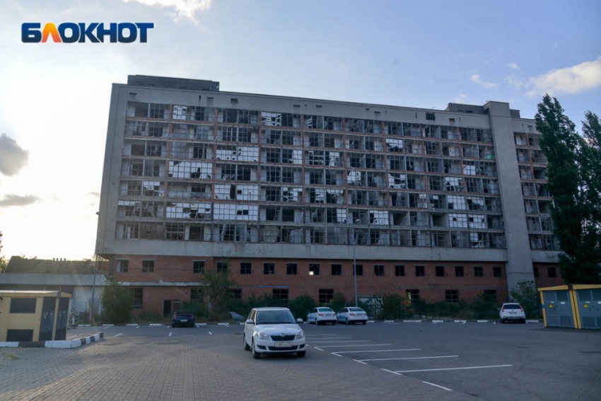 Самое страшное здание Волгограда купили за 11 миллионов рублей