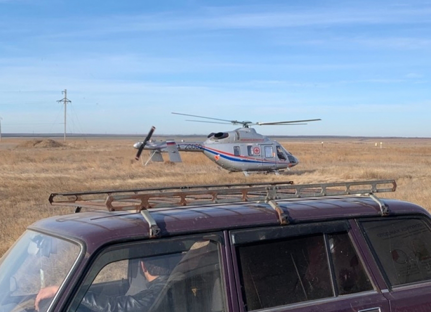 Пострадавших в ДТП с погибших пятилетними детьми доставил в Волгоград вертолет санавиации