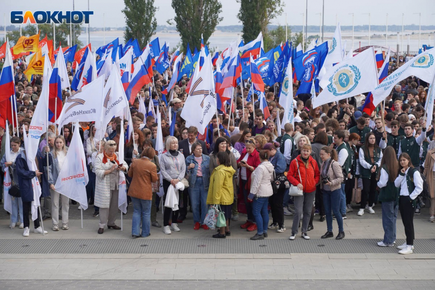 В Волгограде успешно проголосовали на референдуме за присоединение к России