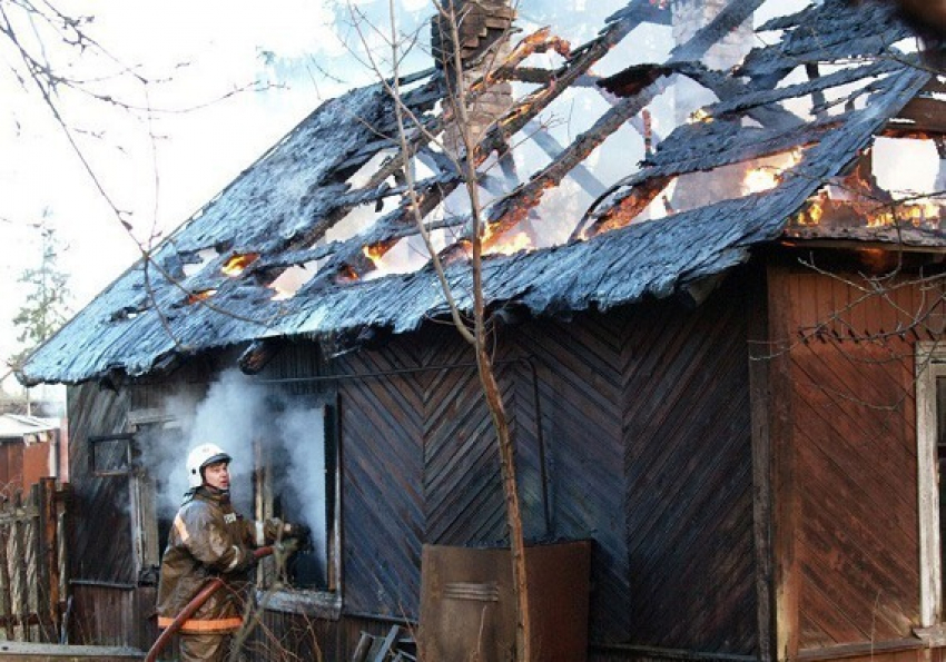 Под Волгоградом на пожаре погибли три друга