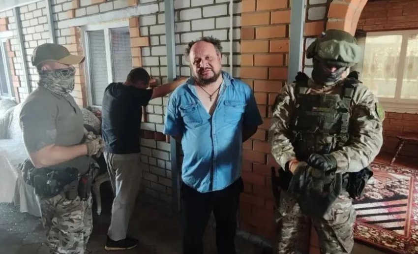 Силовики прошерстили «цыганское барокко» под Волгоградом  – в полицию уехали 16 человек 