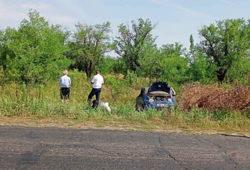 Подросток пострадал при опрокидывании машины в кювет на трассе в Волгоградской области