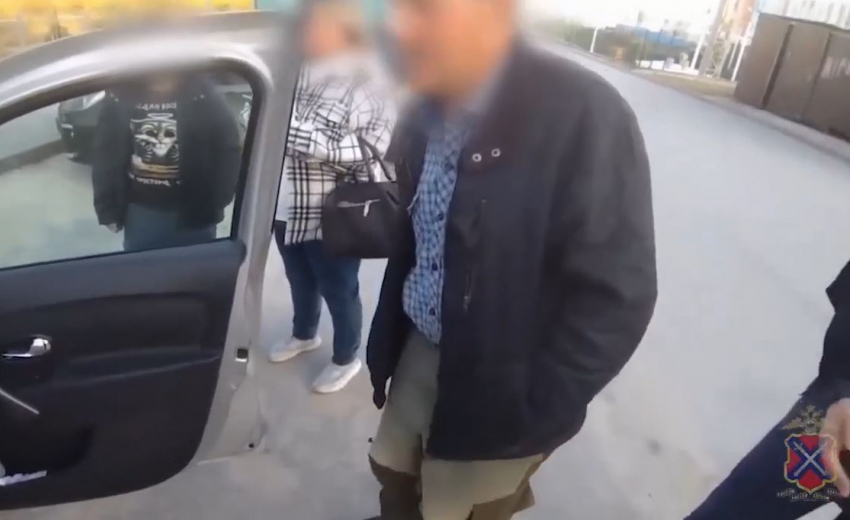 «Я отказываюсь»: пьяного водителя «семерки» задержали в Волгограде по звонку очевидцев