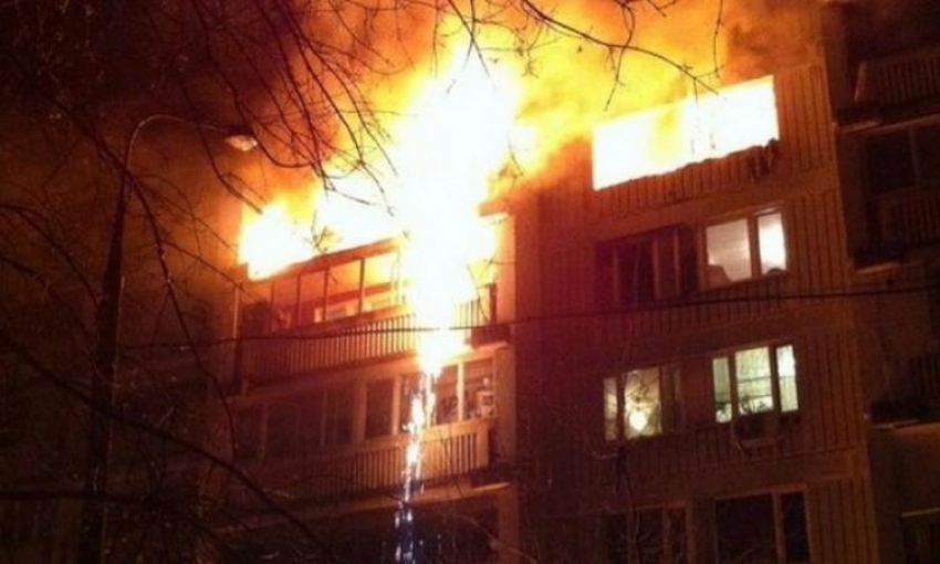 В Волгограде из-за пожара в многоэтажке эвакуировано 30 человек