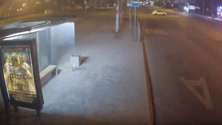 В Волгограде неизвестные скрутили уличную камеру видеонаблюдения