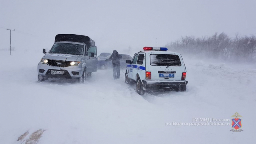 Под Волгоградом массовое ДТП из 8 машин: погибли две женщины