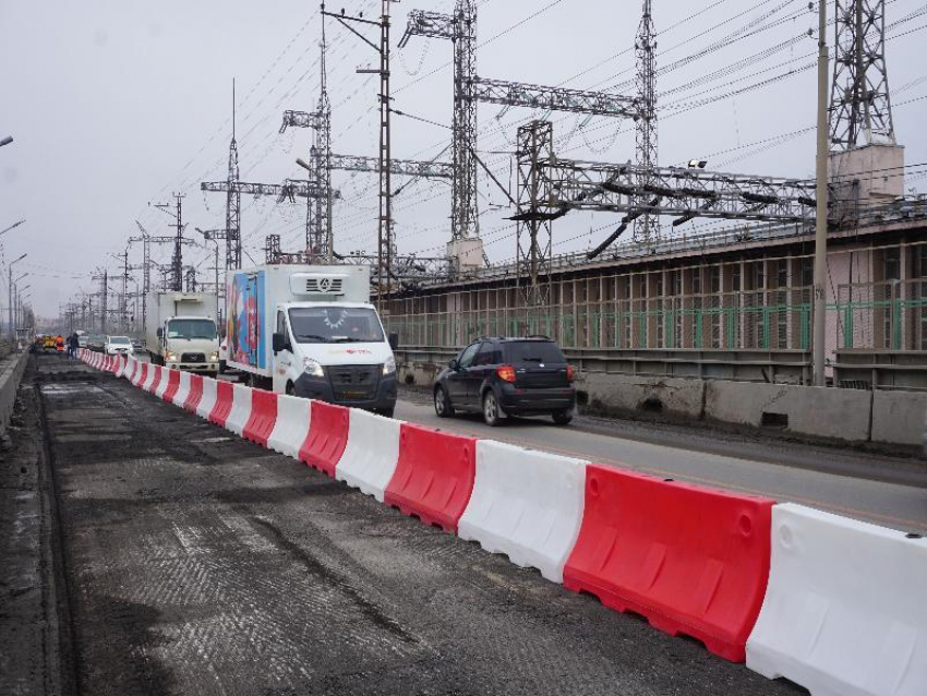Волгоградские водители жалуются на огромные пробки на ГЭС