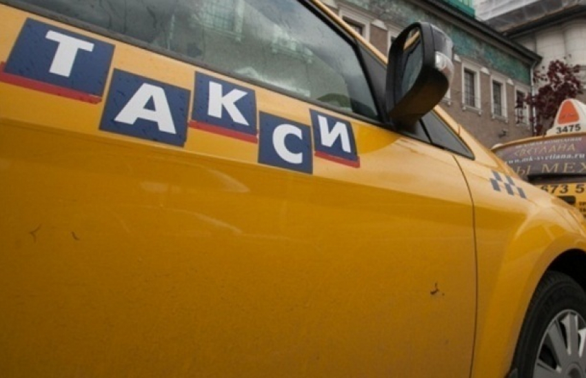 По просьбам пассажиров в Волгограде заработала «горячая линия» для жалоб на таксистов