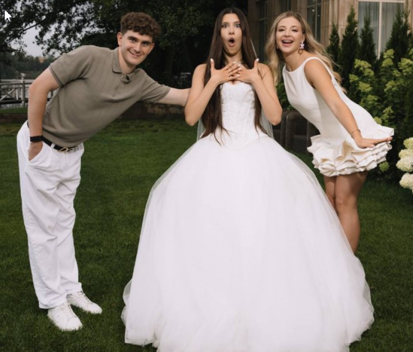 Аня Покров рассекретила свадьбу Анет Сай раньше невесты