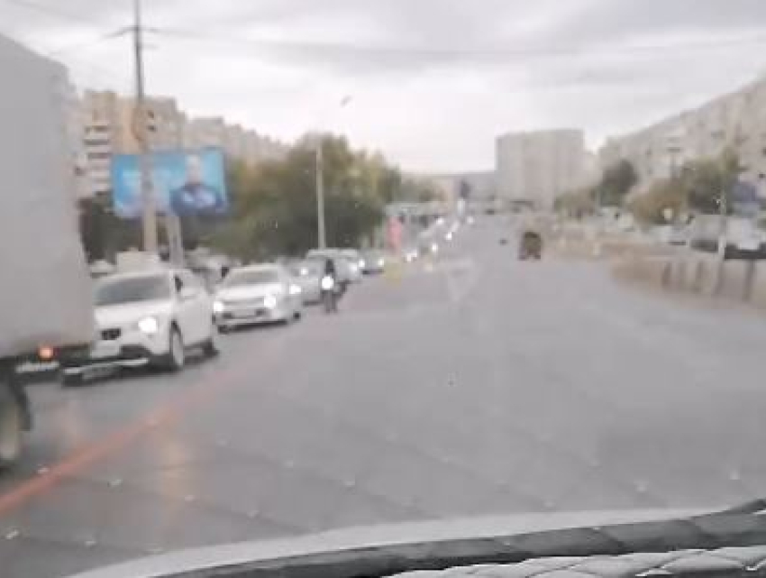 «Техники нет, километровые пробки»: что творится на ремонтируемом за 625 млн волгоградском мосту 