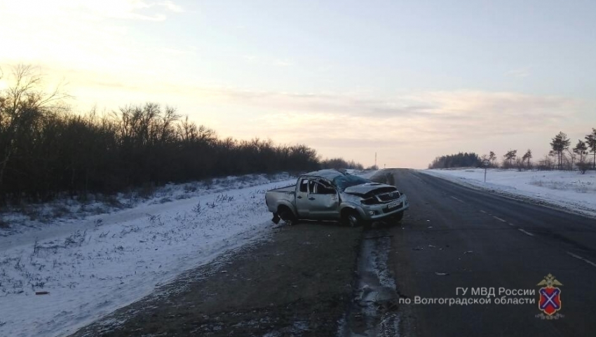 Toyota перевернулась на трассе под Камышином