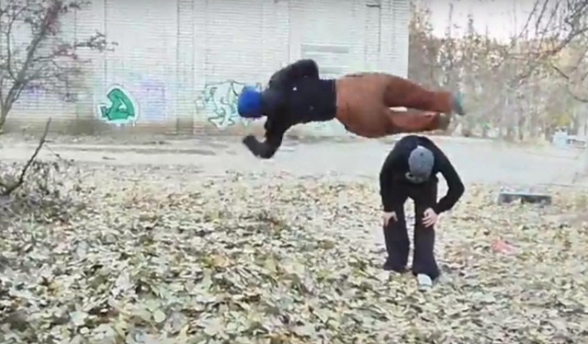 Трюки юных паркурщиков из Камышина покоряют интернет