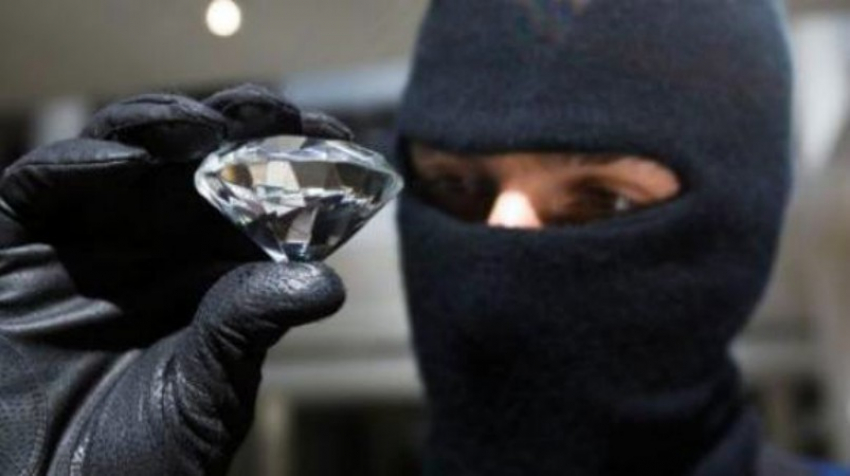 Под Волгоградом налетчики в масках ограбили ювелирный салон посреди бела дня