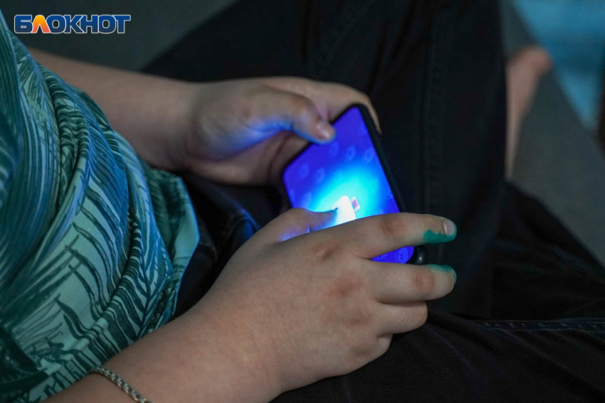 Опять нам в карман залезут: новый повод для подорожания мобильной связи увидел экономист