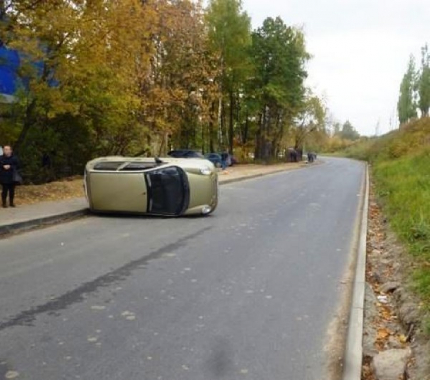 Автоледи на Daewoo перевернулась под Волгоградом: пострадала 10-летняя школьница 