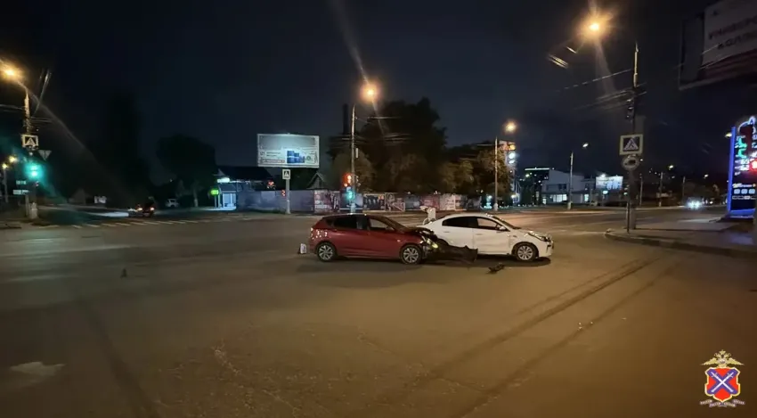 ДТП с иномарками попало на видео в Волгограде 