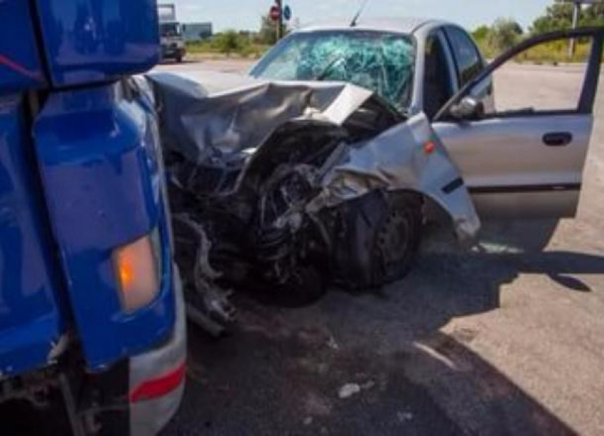 Три человека пострадали в тройном ДТП на севере Волгограда
