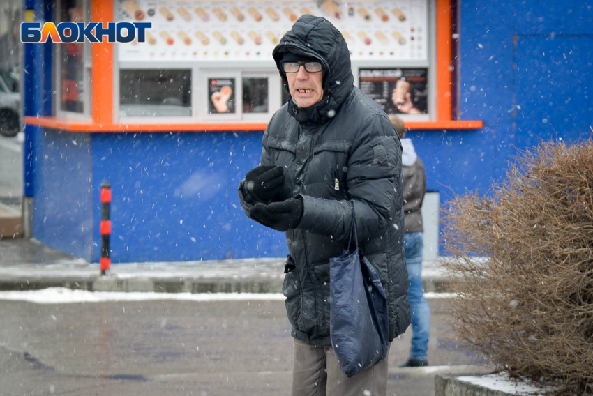 Снегопад в Волгограде  попал в объектив фотографа