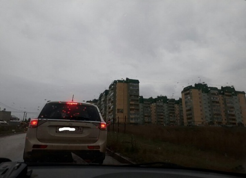 Ремонт дороги парализовал единственную дорогу в ЖК «Комарово»