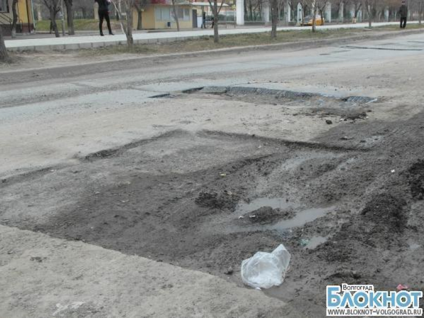 От телефонных жалоб на дороги в администрации Волгограда перегрелось оборудование