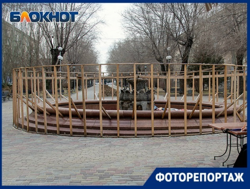 Мундиаль прошел: разрушенный фонтан на бульваре в центре Волгограда попал в объектив фотографа