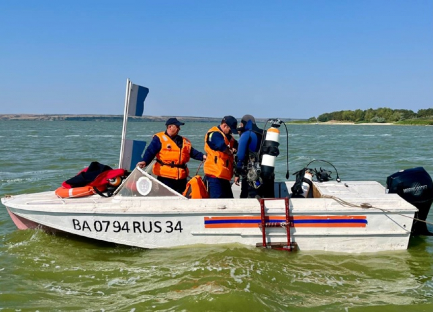 С водолазами ищут исчезнувшего капитана яхты в волгоградском водоеме
