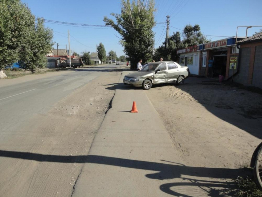 Под Волгоградом в ДТП двух авто пострадала 73-летняя пешеход