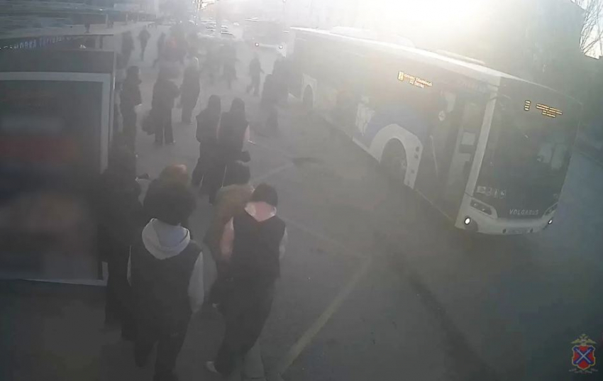 Толпа подростков устроила дебош в волгоградской «двойке»: как тараканы лезли через форточки 