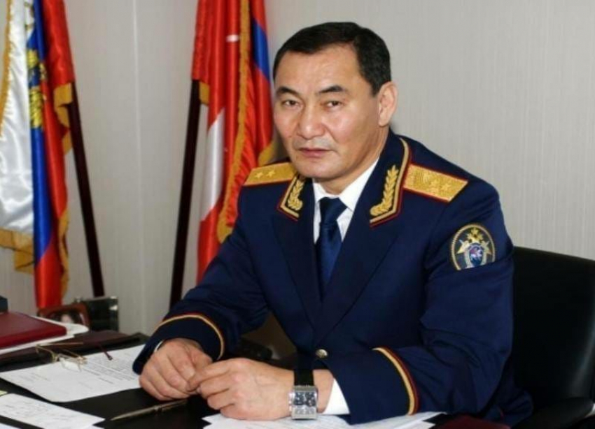 Поведут на допрос: волгоградскому генералу Михаилу Музраеву предъявили обвинение 