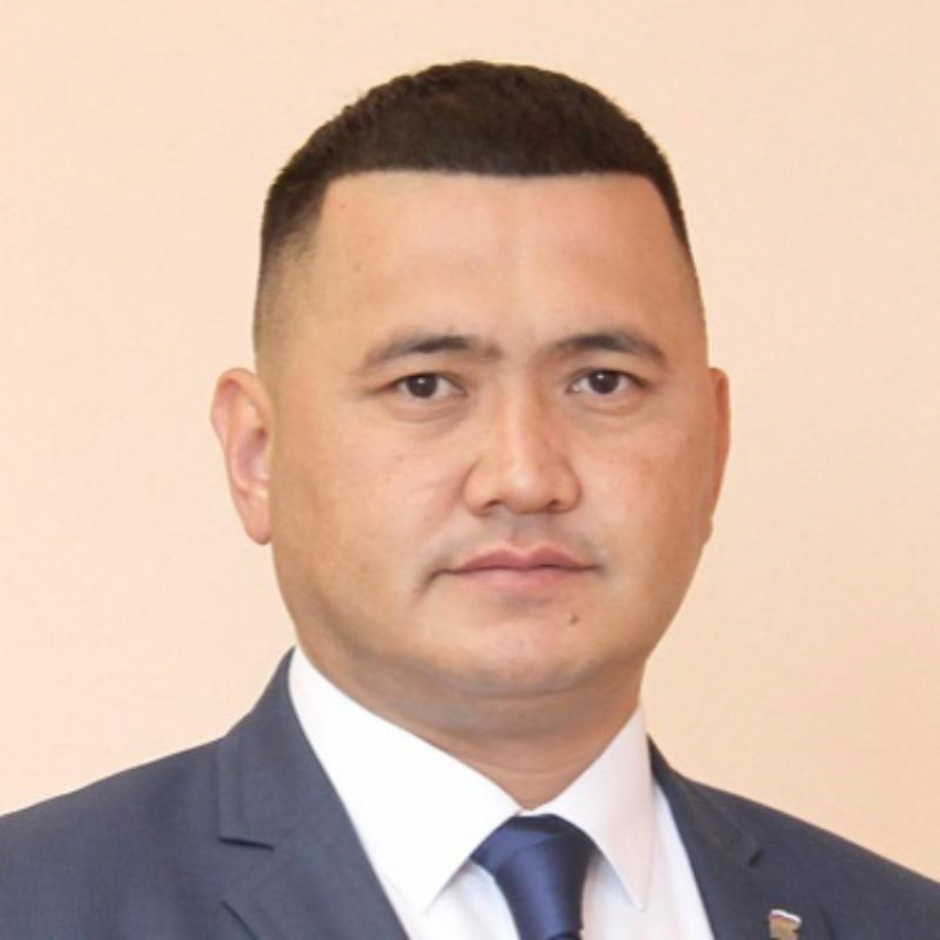 Единоросс Ирсаин Назаров сложил с себя полномочия депутата Волжской гордумы