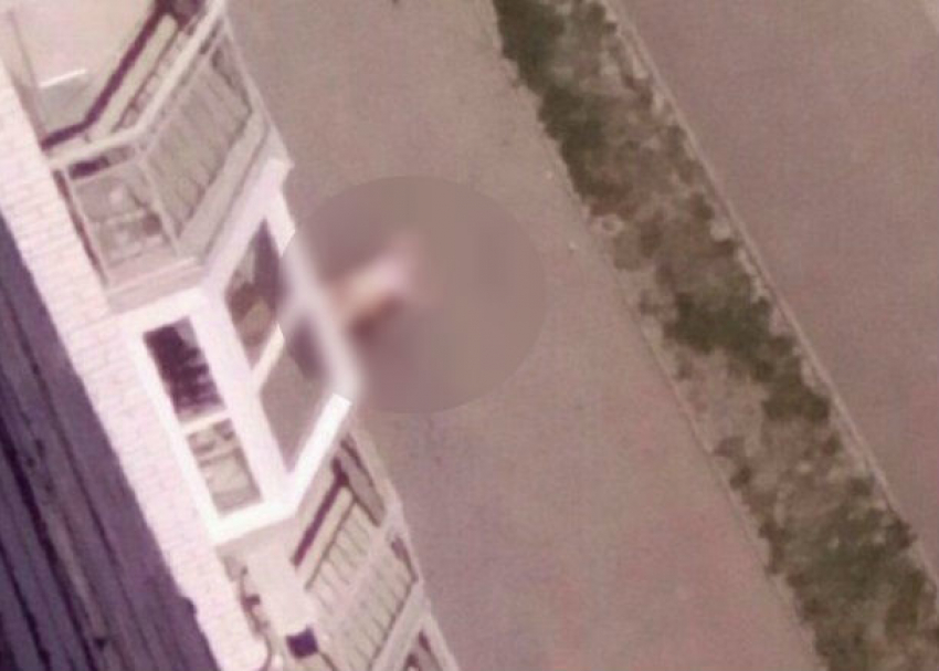 Женщина разбилась при падении с 8-го этажа в Волгограде