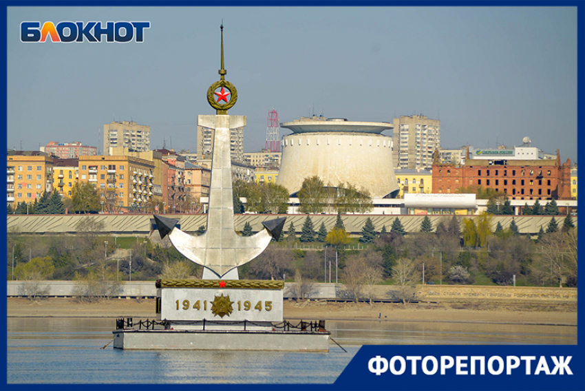 Вернувшийся на Волгу плавучий якорь запечатлел волгоградский фотограф