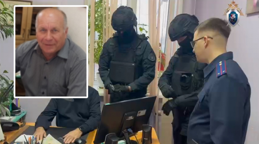 В наручниках из администрации вывели главу отдела ЖКХ в Волгограде: видео 