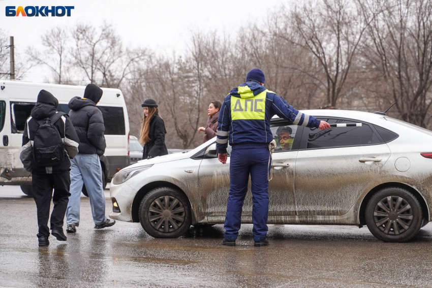 Пьяный автослесарь угнал авто клиентки и протаранил семь машин в Волгограде