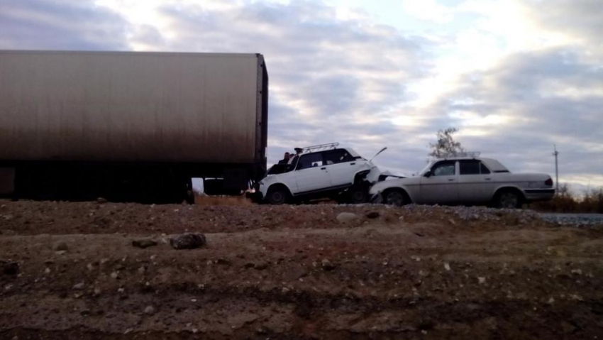 Под Волгоградом в тройном ДТП пострадала 44-летняя