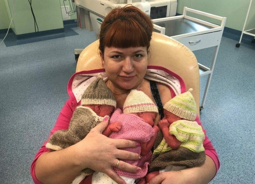 Тройня малышей появилась на свет у очаровательной рыжеволосой мамы в перинатальном центре Волгограда