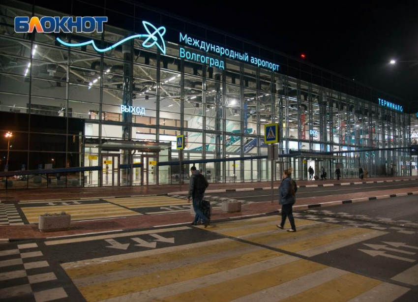 Пассажиру стало плохо: самолет из Баку экстренно приземлился в Волгограде