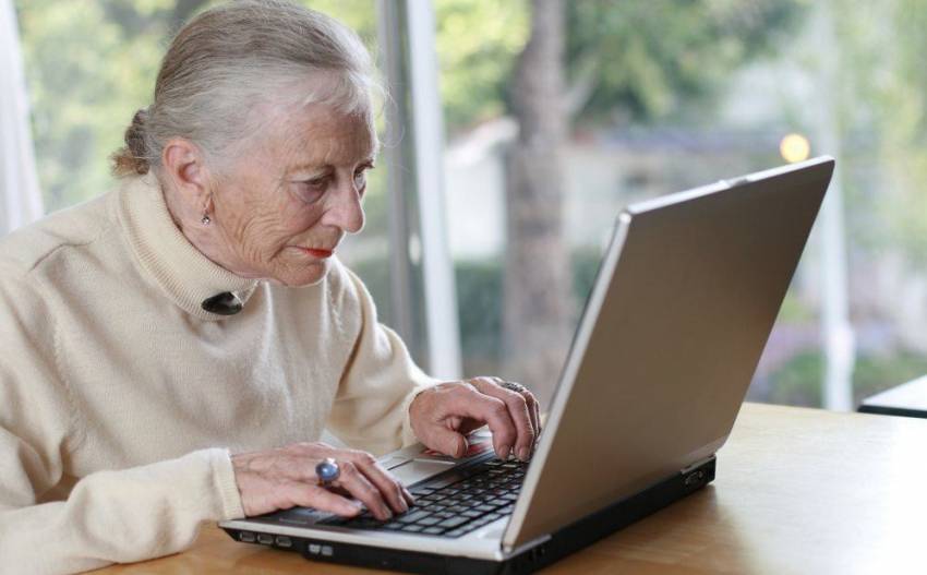 Волгоградских пенсионеров зарегистрируют в «Одноклассниках» и научат использовать Skype 