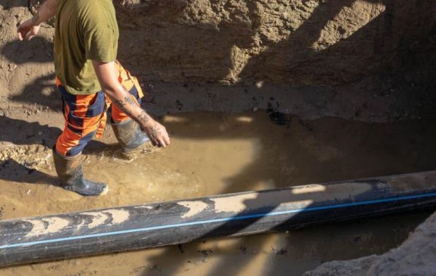 "Наизусть знаем, где рванет": три года аварий лишают воды 20-тысячный поселок под Волгоградом 