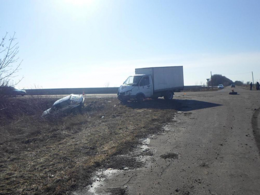 В Волгоградской области пенсионерка на ВАЗ-2109 протаранила грузовик