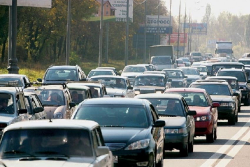  В центре Волгограда ожидаются пробки из-за ремонта дорог в канун праздника