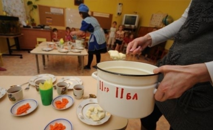 Депутаты Волгограда утвердили перевод кухни в детских садах на аутсорсинг